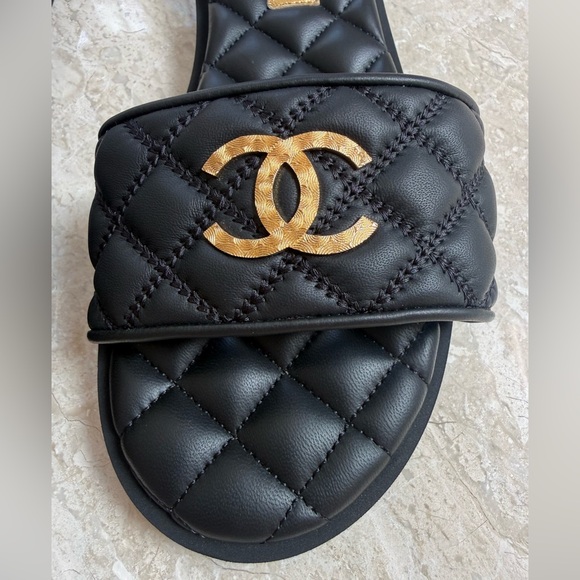 Chanel Slide Sandals Quilted Lambskin Size 38 - Picture 5 of 14